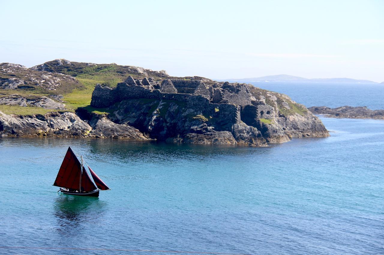 Dolphin Hotel Inishbofin Exterior photo